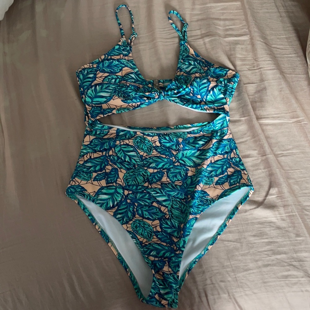 CUPSHE bathing suit